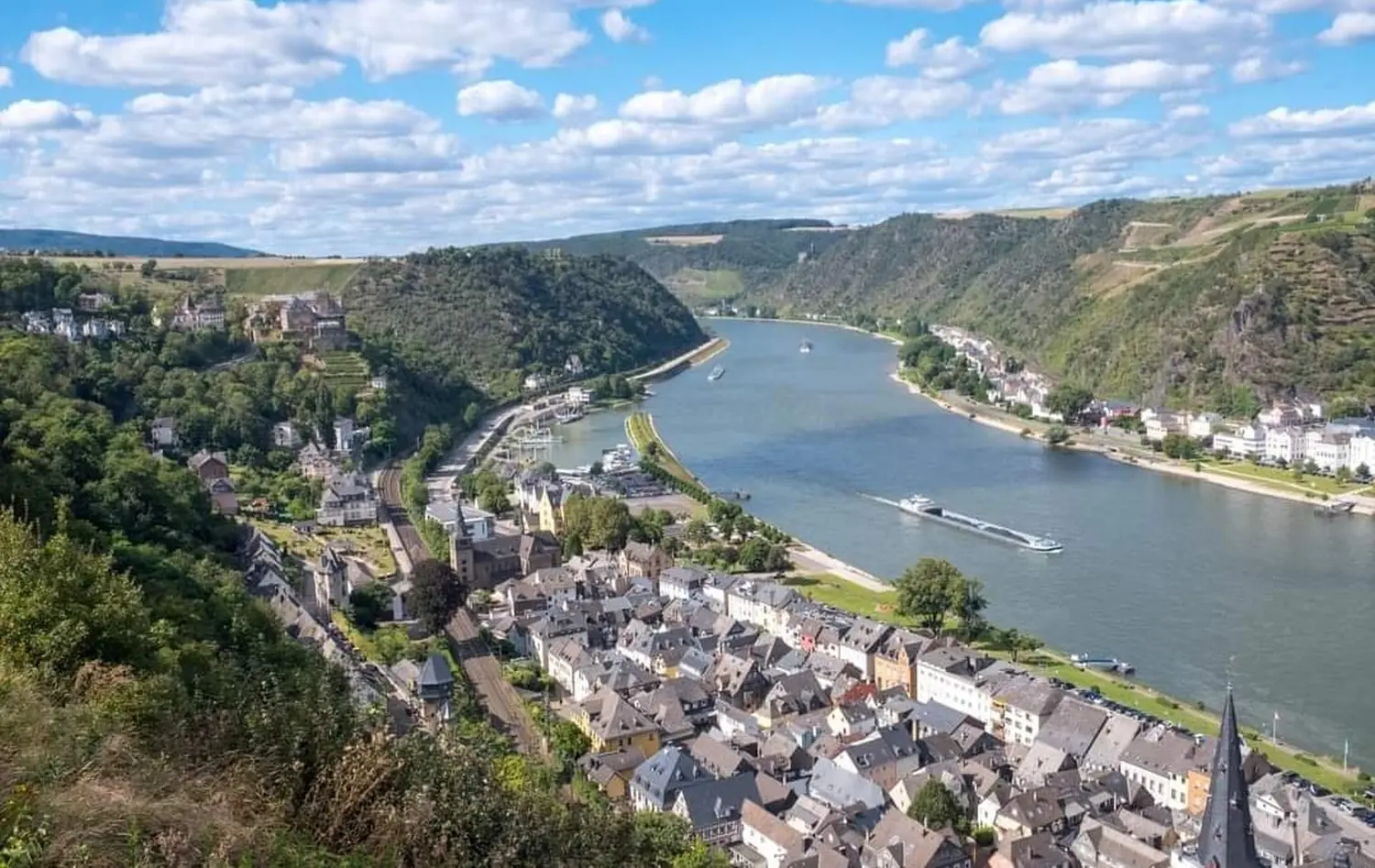 Gästehaus Barbara - Luftaufnahme der Stadt am See