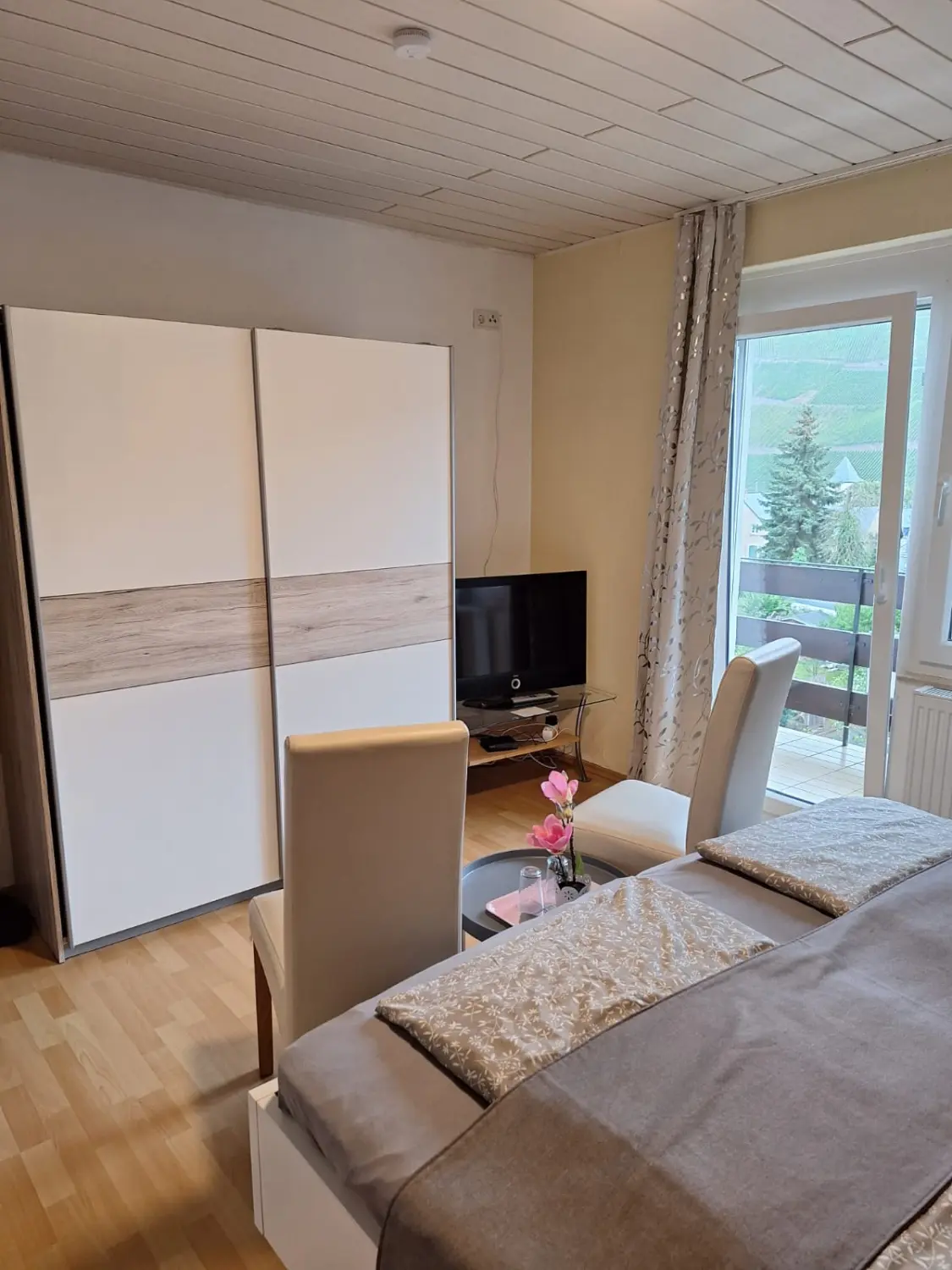 Gästehaus Barbara - Schlafzimmer mit TV