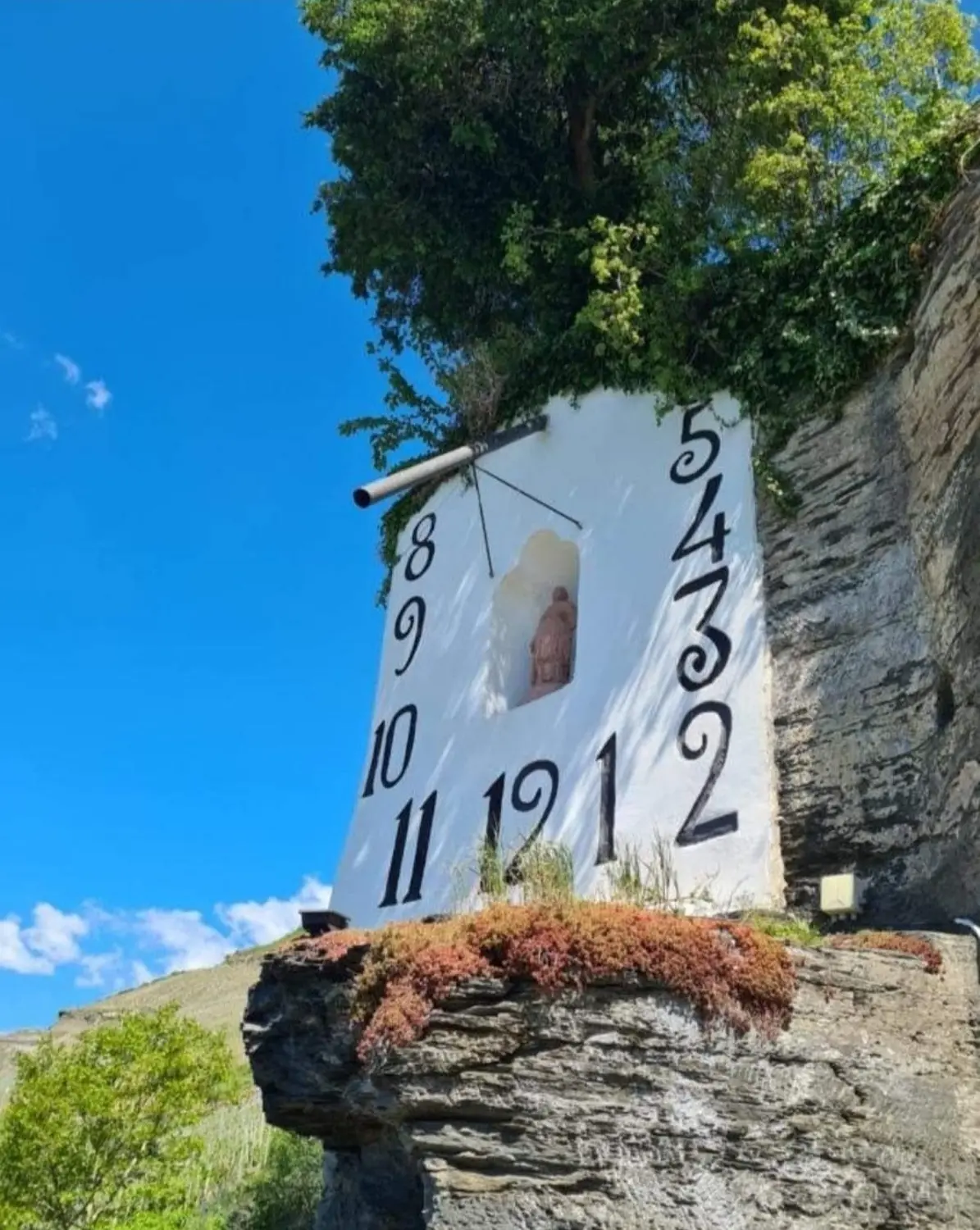 Gästehaus Barbara - Uhr aus Stein
